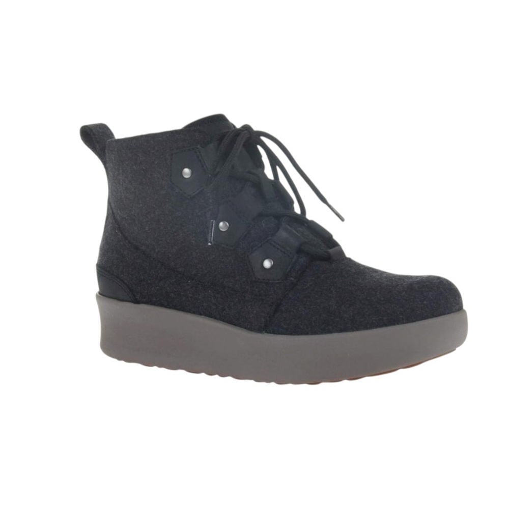 OTBT Defender platform wool ankle boots women’s shoes size 8.5